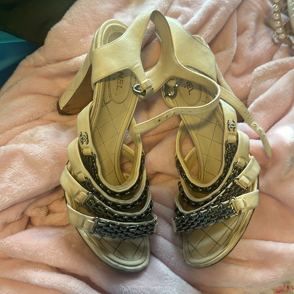 Chanel heels - Picture 2 of 9